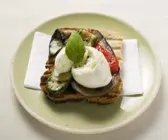 Toast mit Grillgemüse und Mozzarella