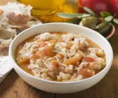 Tomatenbrühe mit Brot