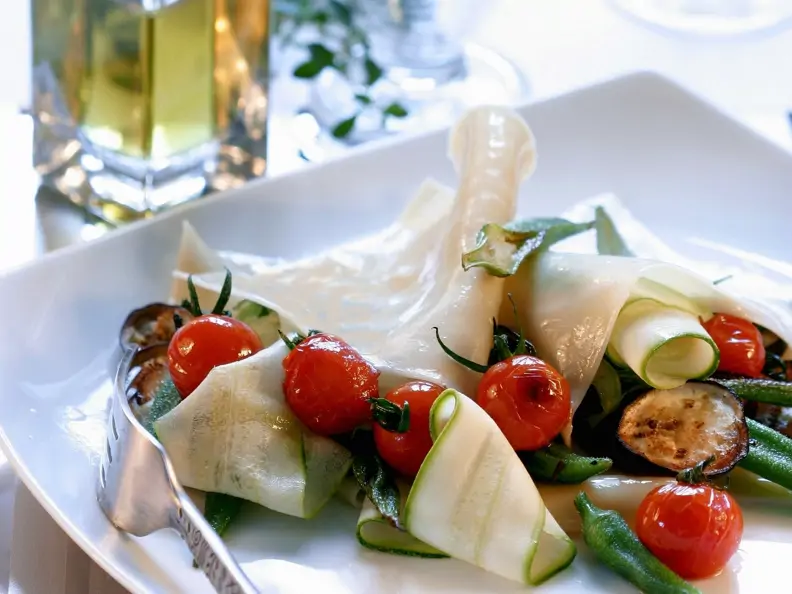 Lasagneblätter mit Cherrytomaten, Auberginen und Zucchini
