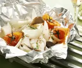 Gebackener Steinbutt mit Pilzen und Tomaten