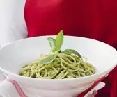 Spaghetti mit grünem Pesto