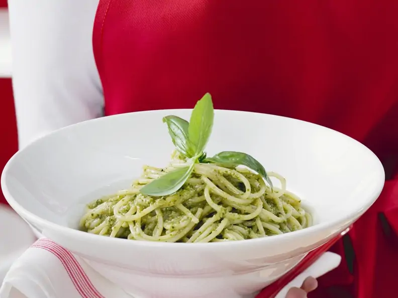 Spaghetti mit grünem Pesto