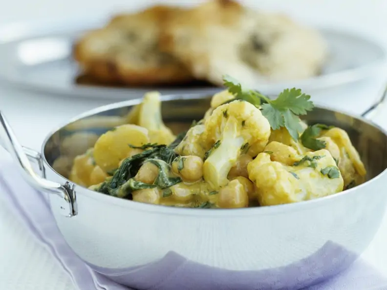 Curry mit Kichererbsen und Blumenkohl