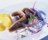 Matjesfilet mit Kartoffeln und sahniger Soße