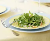Sprossensalat mit Erbsen und Krabbenfleisch
