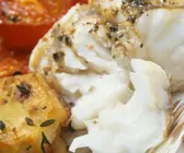 Heilbuttfilet mit Schmortomaten und Bratkartoffeln