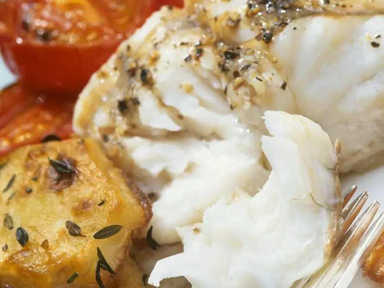 Heilbuttfilet mit Schmortomaten und Bratkartoffeln