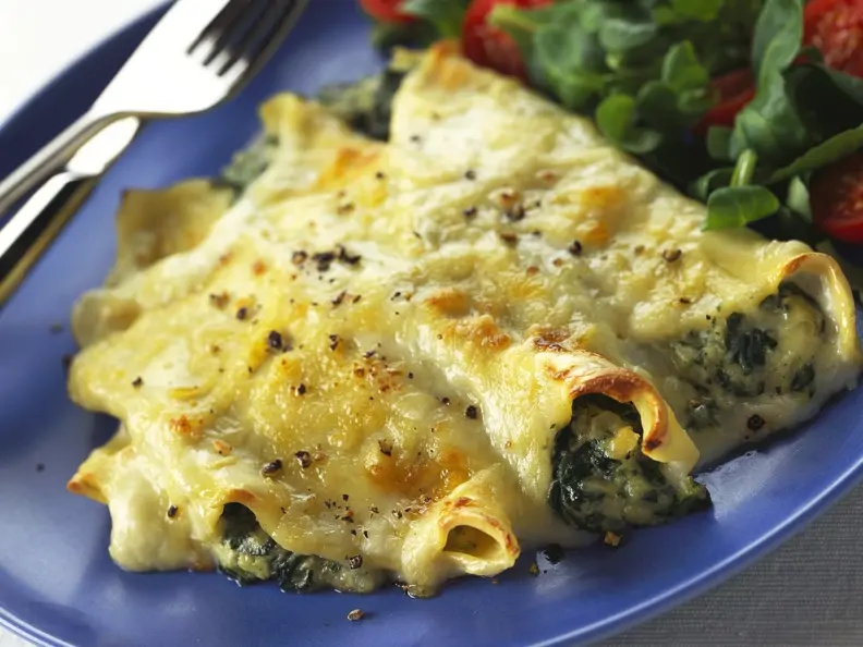 Gratinierte Pfannkuchen mit Spinat-Käse-Füllung