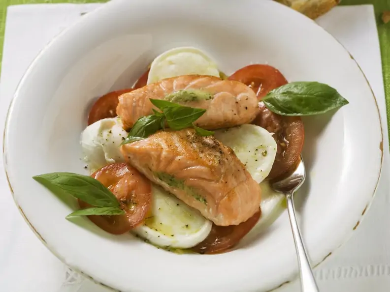 Caprese mit Lachsfilet