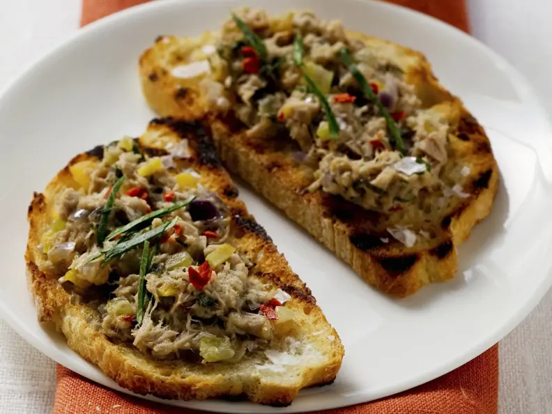 Röstbrot mit Thunfisch