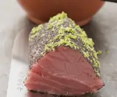 Thunfischfilet mit Mohn und Limettenabrieb