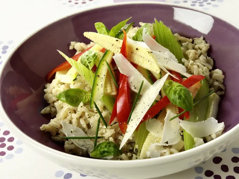 Pilaw mit Gemüse und Parmesankäse