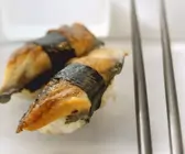 Nigiri mit Makrele