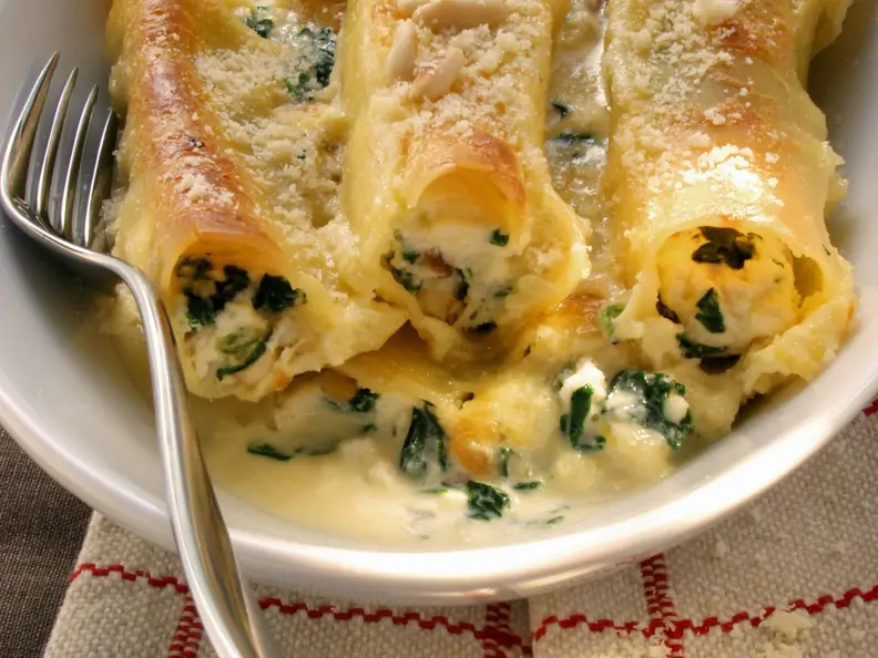 Spinat-Cannelloni mit Pinienkernen