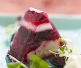 Rote Bete-Sülze mit Karpfen dazu Meerrettichcreme