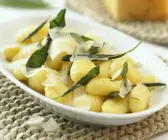 Gnocchi mit Salbei und Parmesan