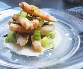 Tasmanische Krabben mit Melone und Joghurtsoße