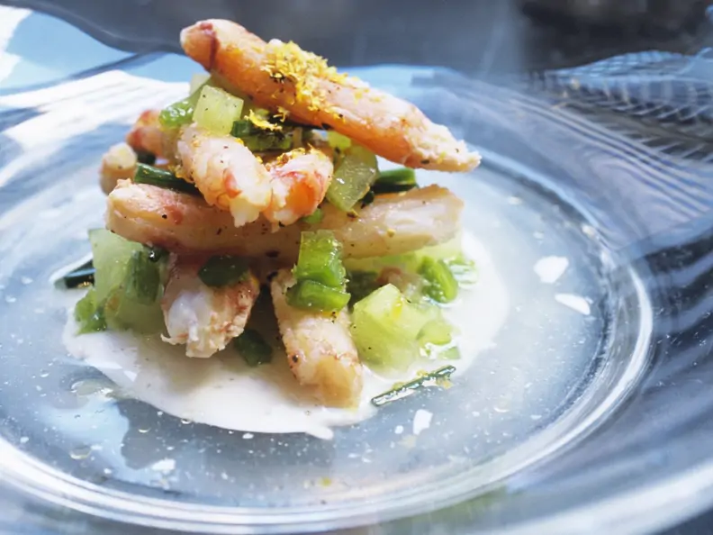 Tasmanische Krabben mit Melone und Joghurtsoße