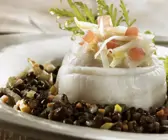 Seezungenrouladen auf Linsensalat