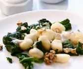 Gnocchi mit Spinat und Walnüssen