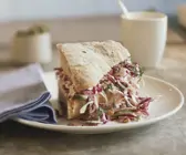 Sandwich mit Rotkrautsalat
