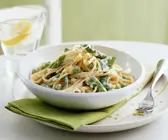 Pasta mit Frühlingsgemüsesoße