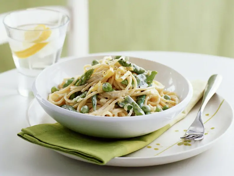 Pasta mit Frühlingsgemüsesoße