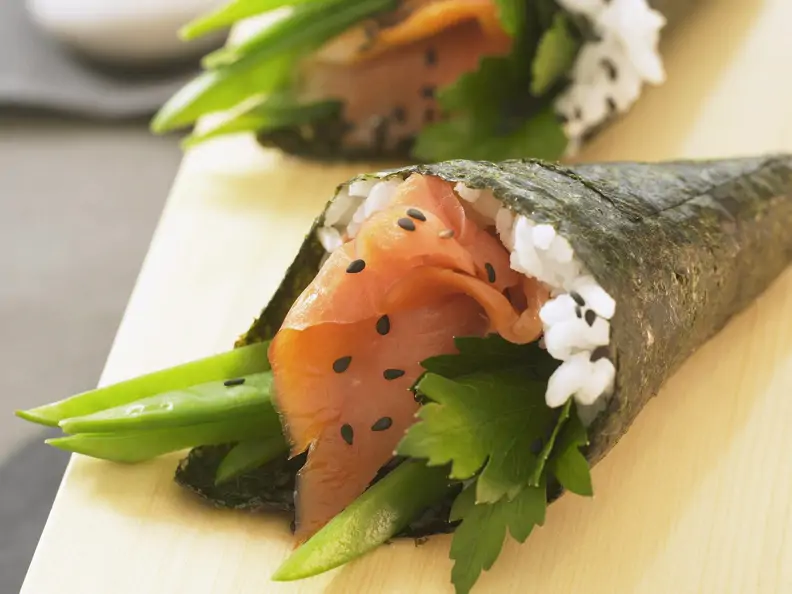 Temaki-Sushi mit Lachs