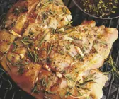 Gegrillte Lammschulter mit Rosmarin