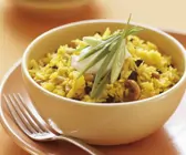 Pilaw mit Safran, Cashewkernen und Sultaninen