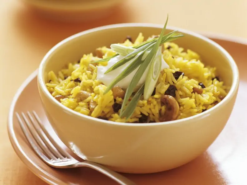 Pilaw mit Safran, Cashewkernen und Sultaninen