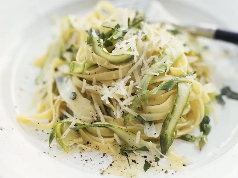 Pasta mit zweierlei Spargel