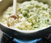 Grünes Risotto mit Pesto aus Feldsalat und Spinat
