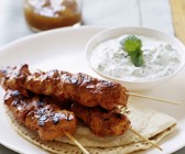 Hähnchen-Tandoori mit Gurken-Joghurt (Raita)