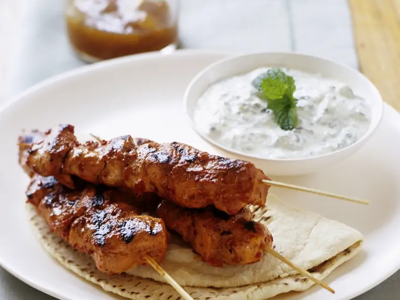 Hähnchen-Tandoori mit Gurken-Joghurt (Raita)