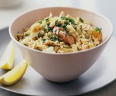 Reispfanne mit Fisch auf englisch-indische Art (Kedgeree)
