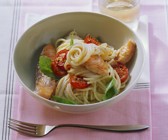 Pasta mit Lachsfilet und Cherrytomaten
