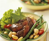 Würziges Lammfilet mit Dicke-Bohnen-Salat