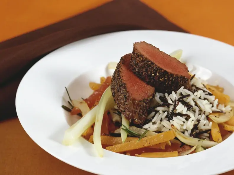 Filet vom Reis mit Wildreis und gemischtem Gemüse
