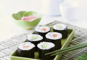 Maki mit verschiedenen Zutaten