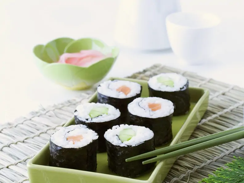 Maki mit verschiedenen Zutaten