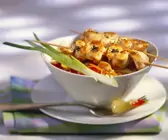 Nasi Goreng mit Hähnchenspieße (Satay)