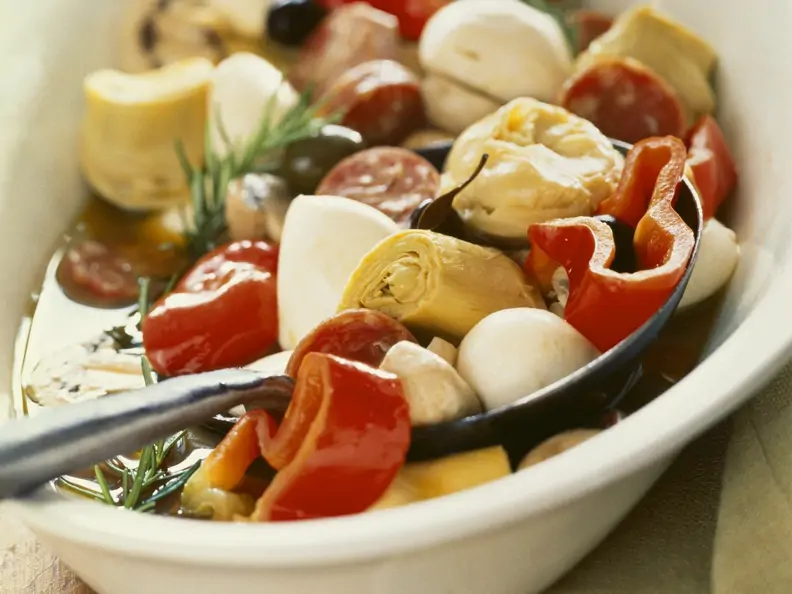 Mariniertes Gemüse mit Wurst