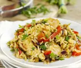 Reis mit Hähnchen und Gemüse