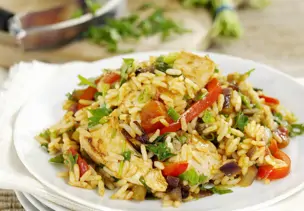 Reis mit Hähnchen und Gemüse