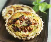 Kleine Quiches mit getrockneten Tomaten