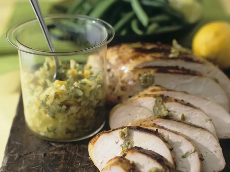 Putenbrust mit Oliven-Zitronen-Tapenade