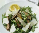 Rindfleisch-Rucolasalat mit Parmesan