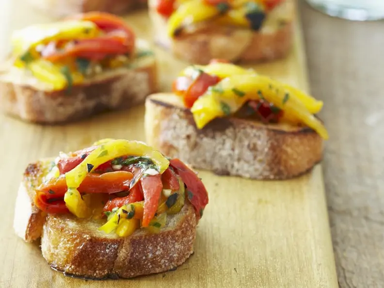 Röstbrote mit Paprika