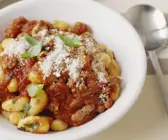Kartoffelgnocchi mit Hackfleisch-Tomatensoße